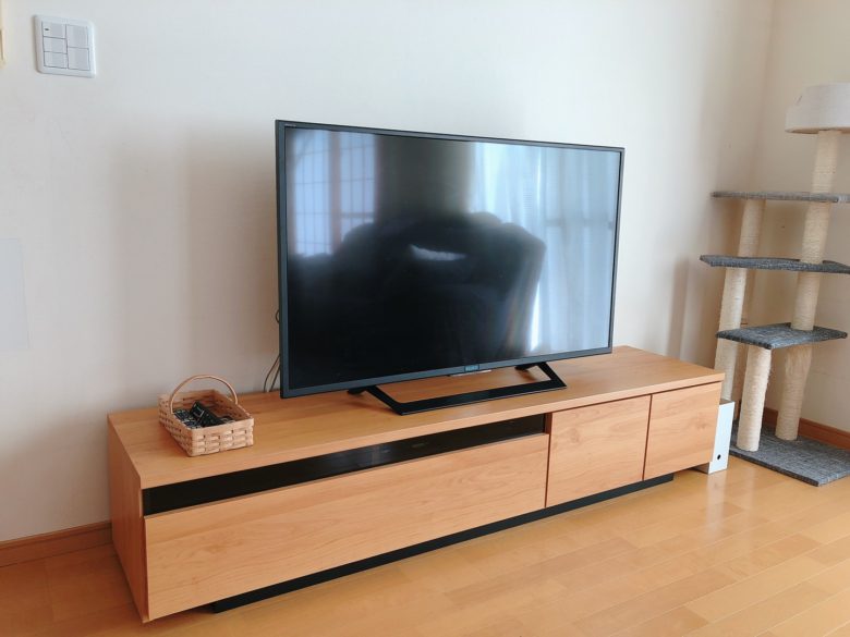 シンプルなテレビボード